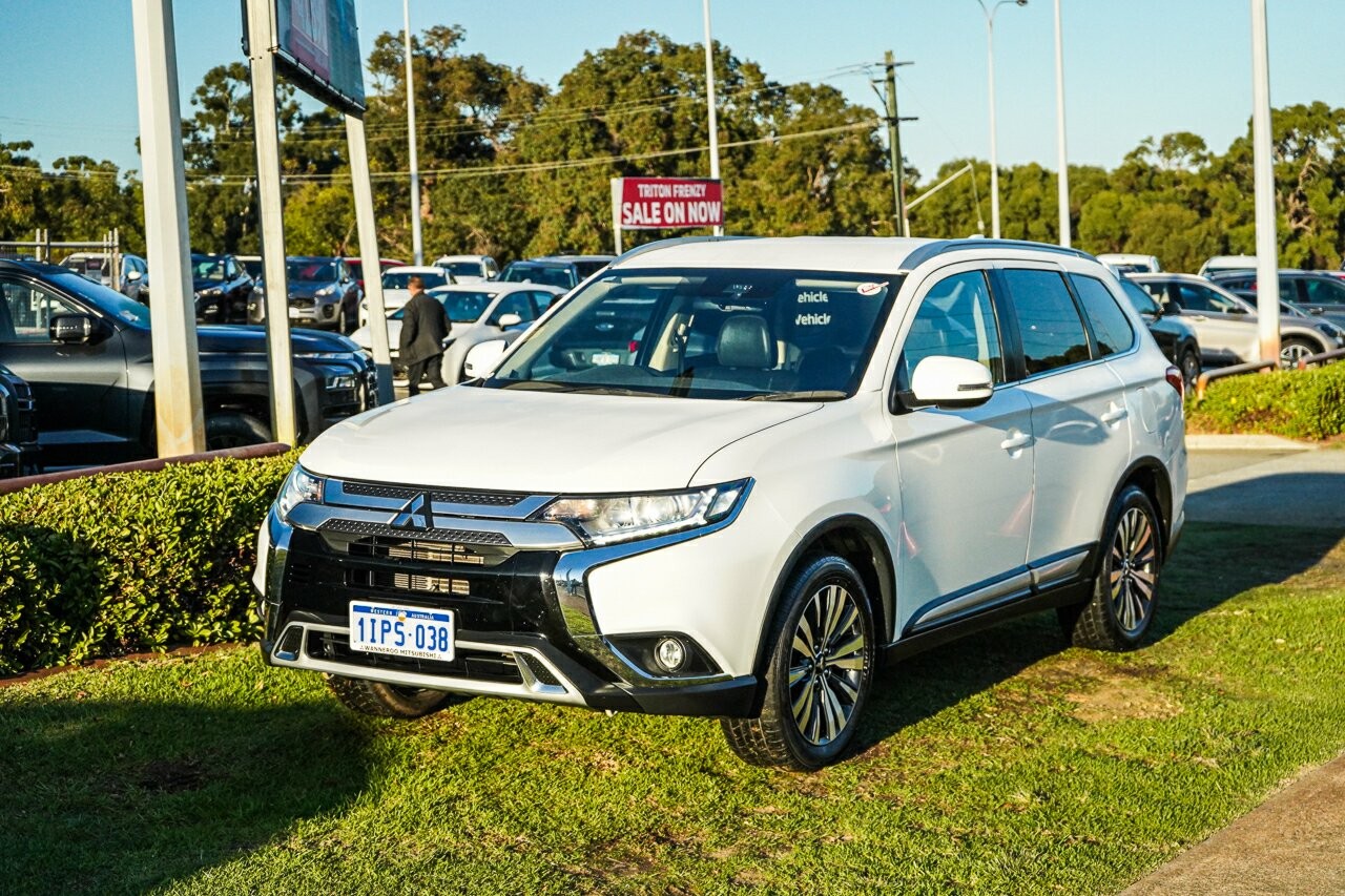 Mitsubishi Outlander image 4