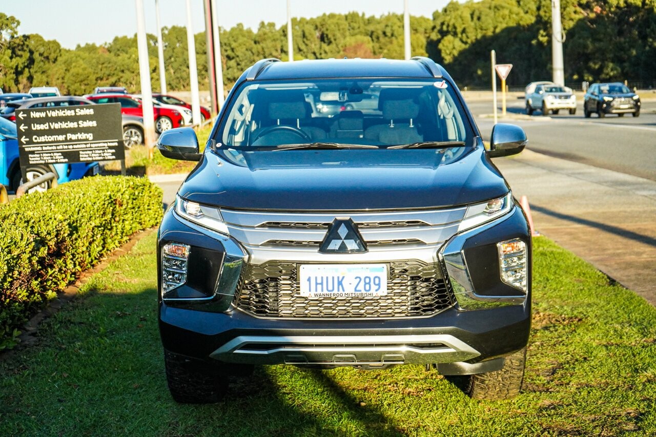 Mitsubishi Pajero Sport image 3
