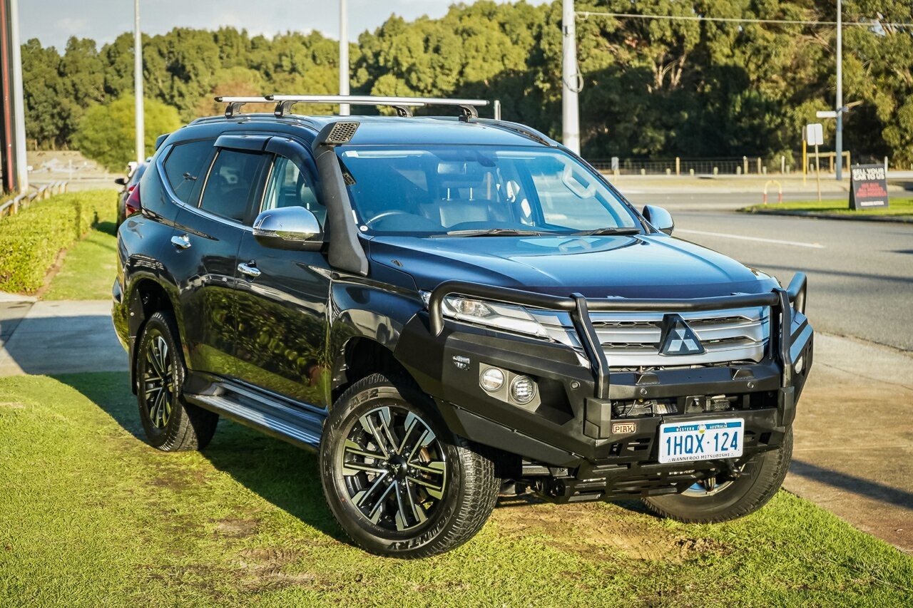 Mitsubishi Pajero Sport image 1