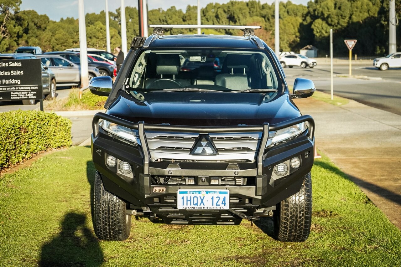 Mitsubishi Pajero Sport image 3