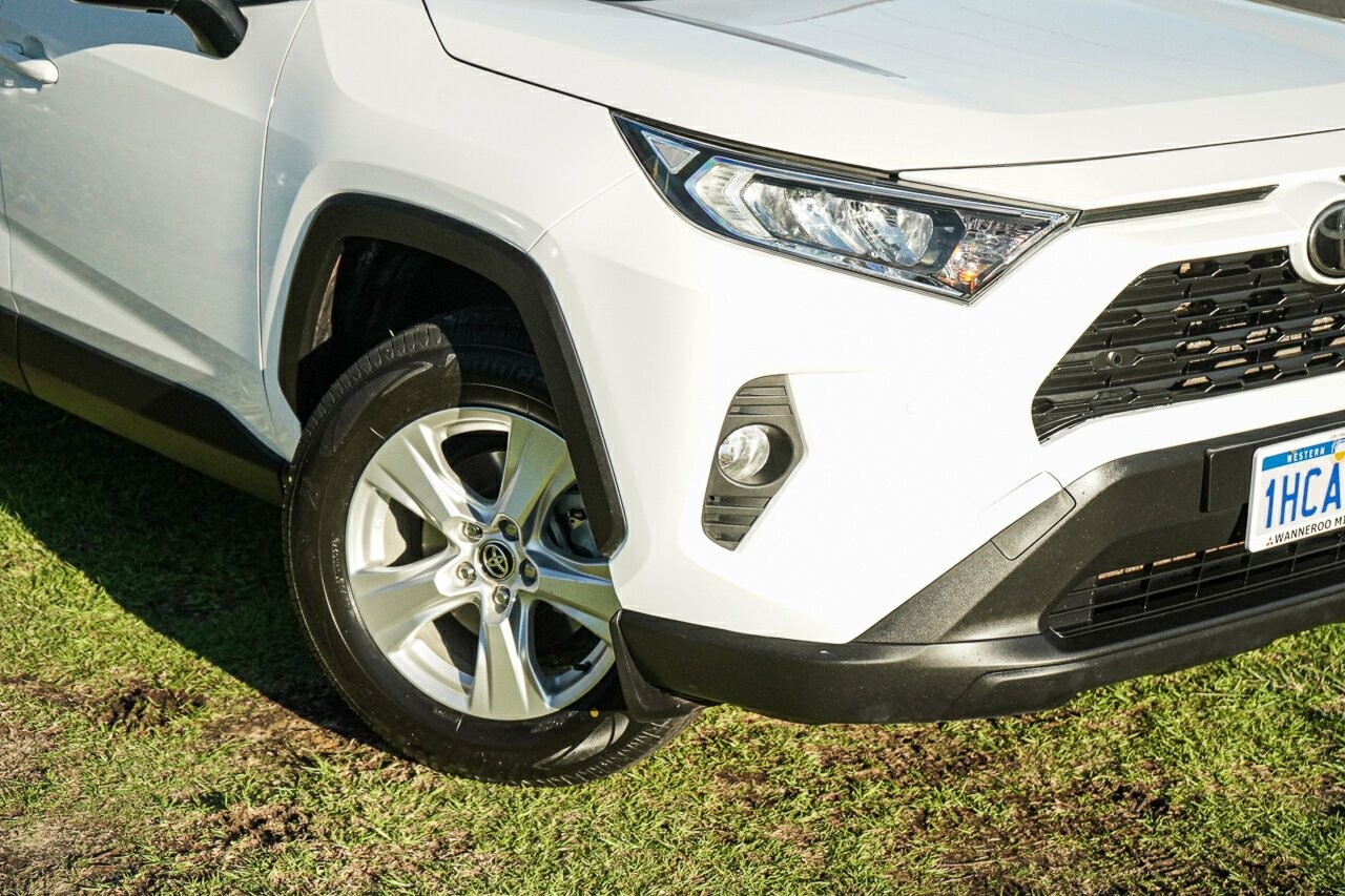 Toyota Rav4 image 2