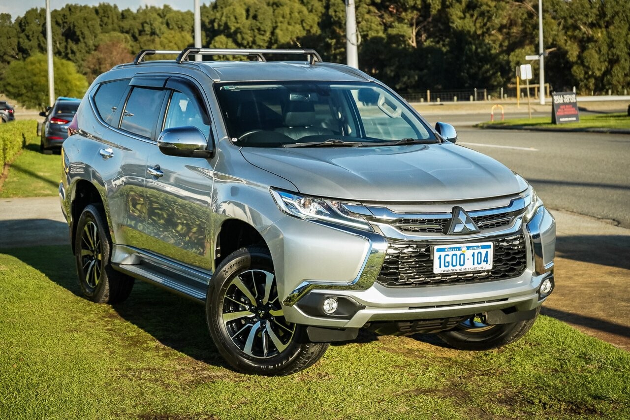 Mitsubishi Pajero Sport image 1
