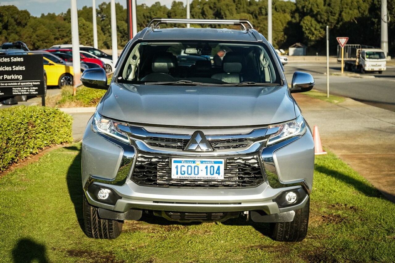 Mitsubishi Pajero Sport image 3