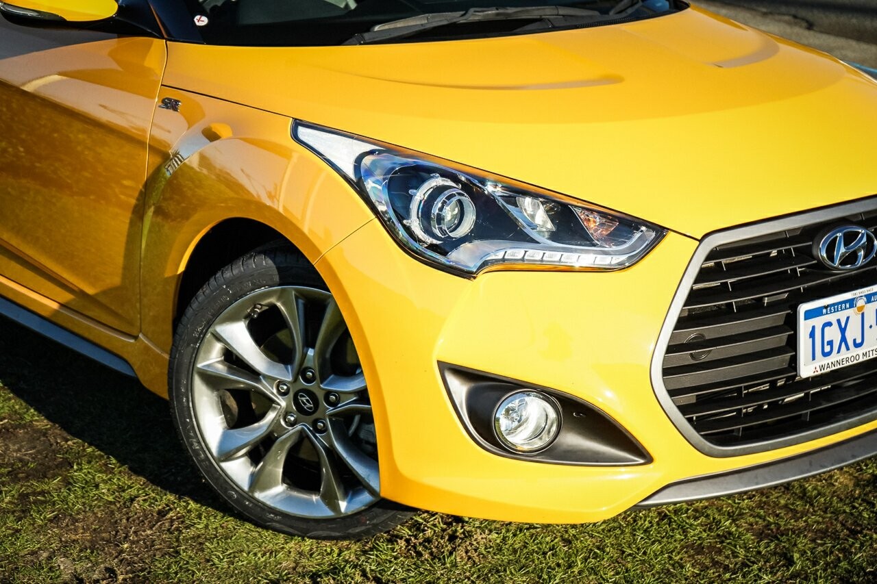 Hyundai Veloster image 2