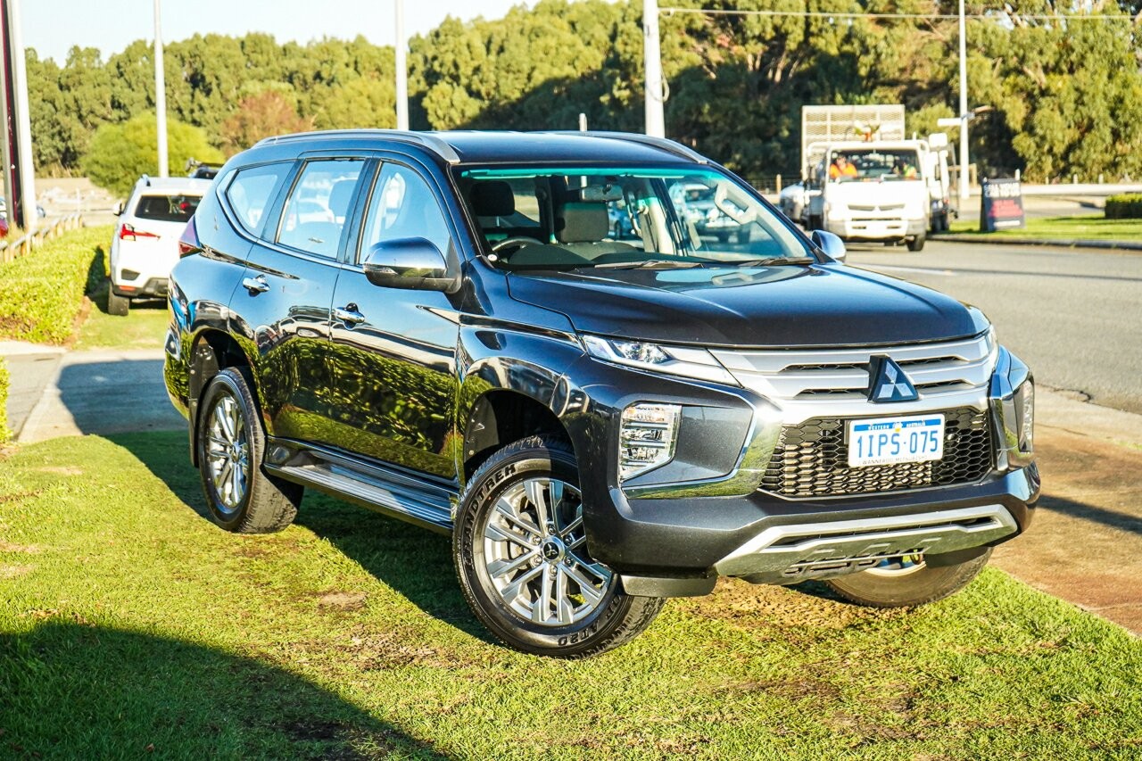 Mitsubishi Pajero Sport image 1