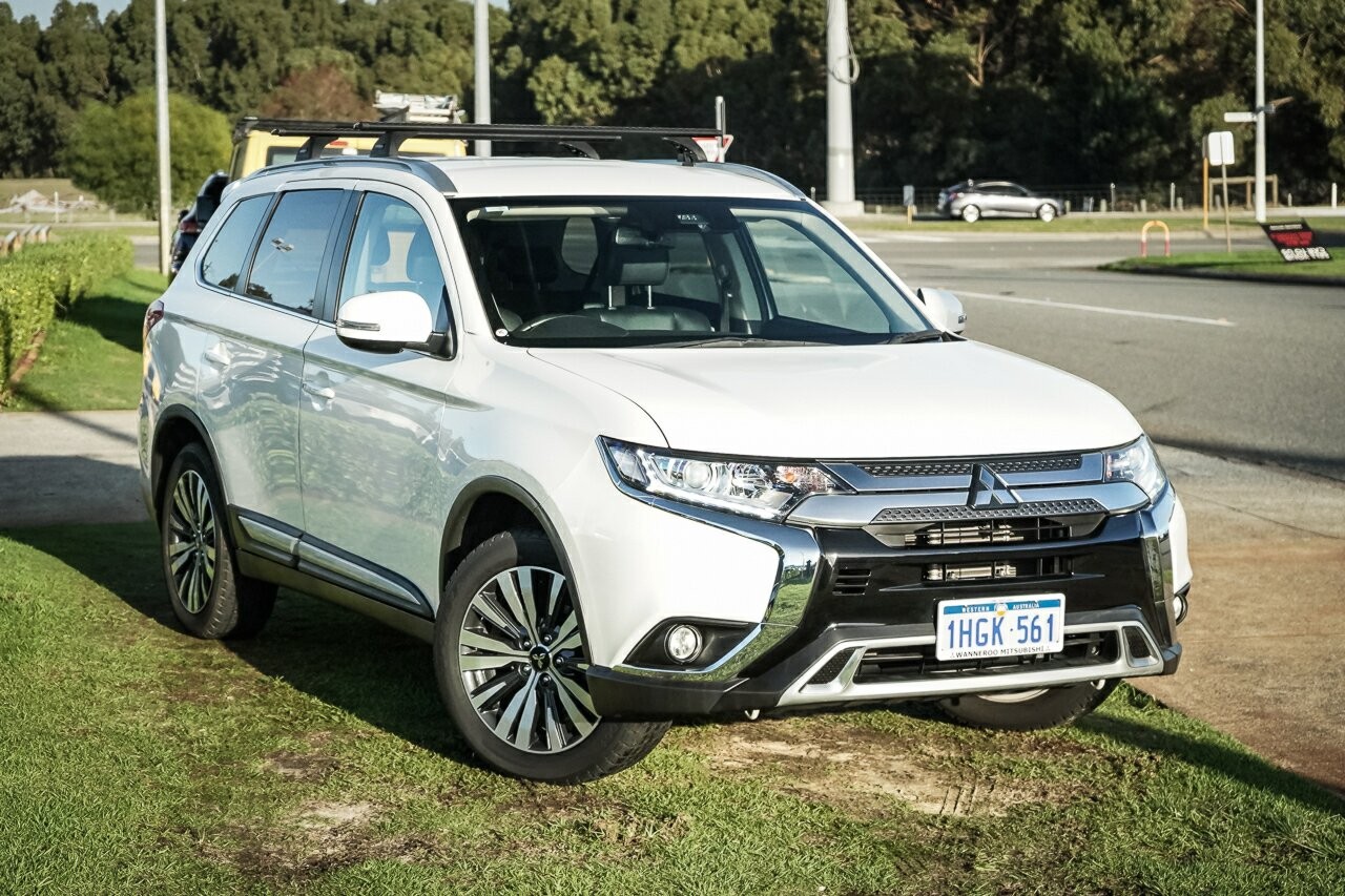 Mitsubishi Outlander image 1