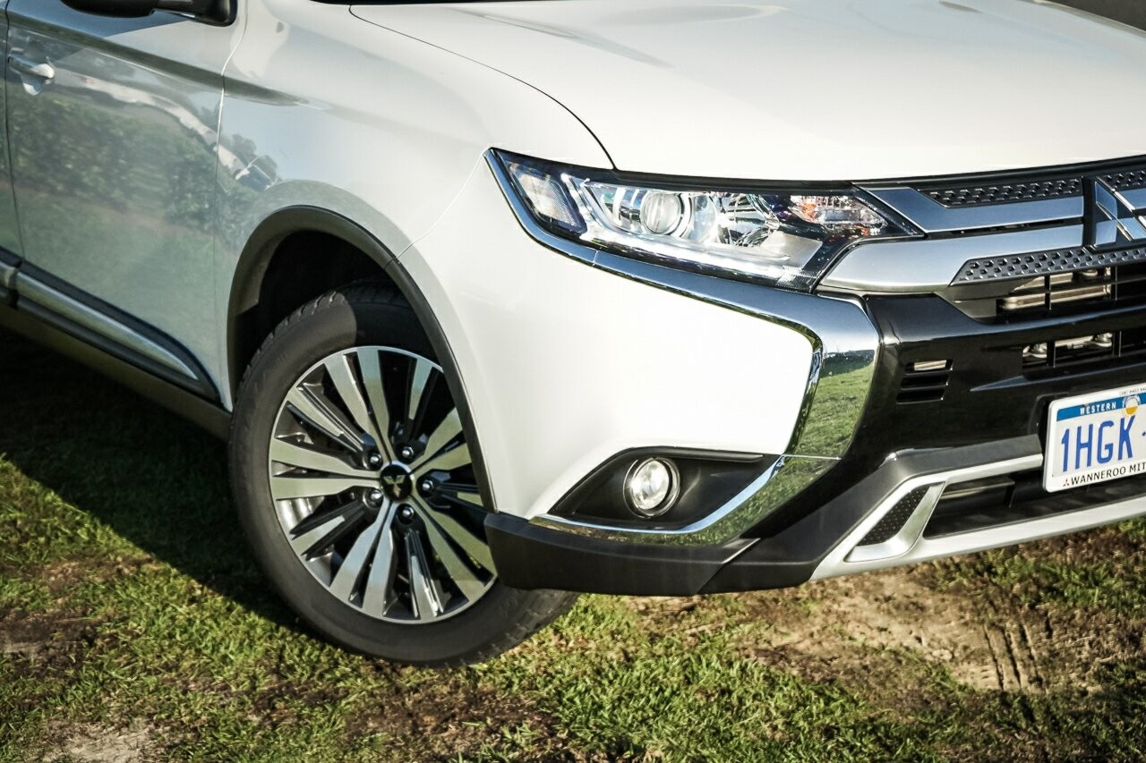 Mitsubishi Outlander image 2