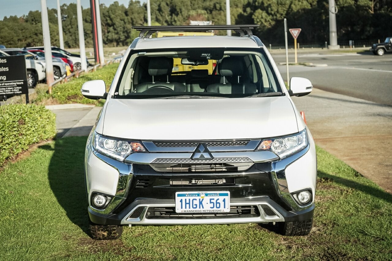 Mitsubishi Outlander image 3