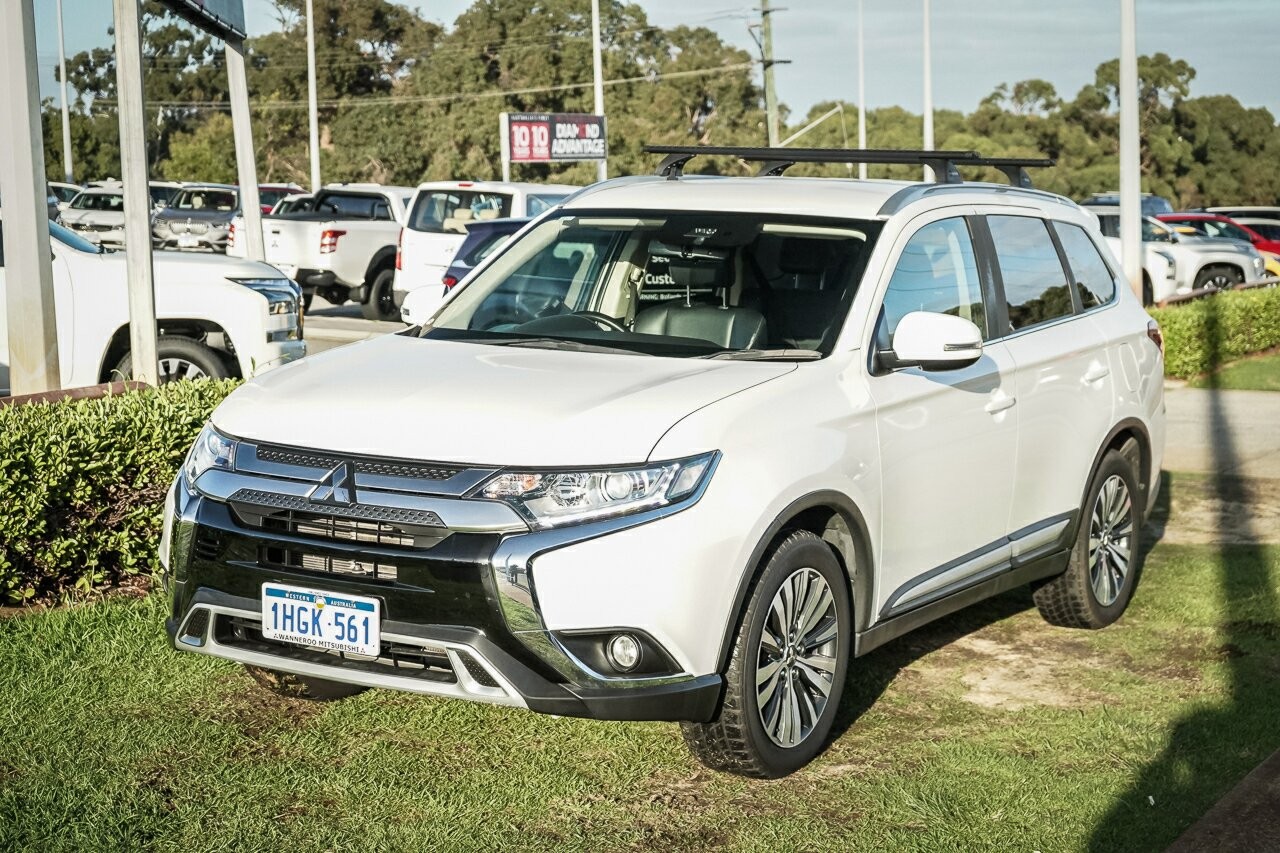 Mitsubishi Outlander image 4
