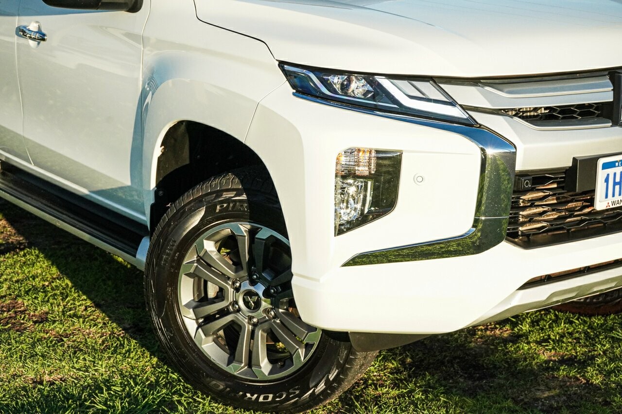 Mitsubishi Triton image 2