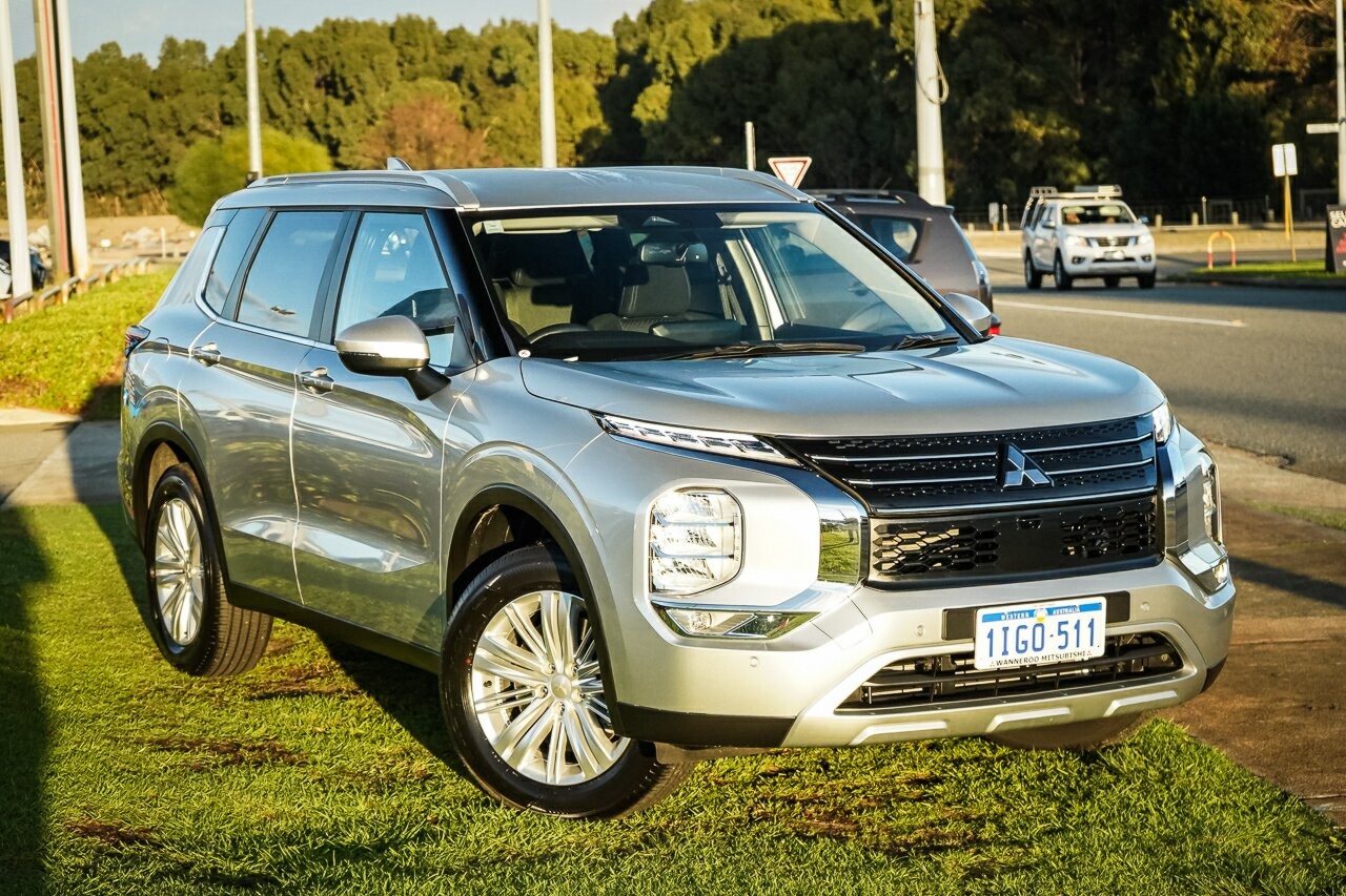 Mitsubishi Outlander image 1