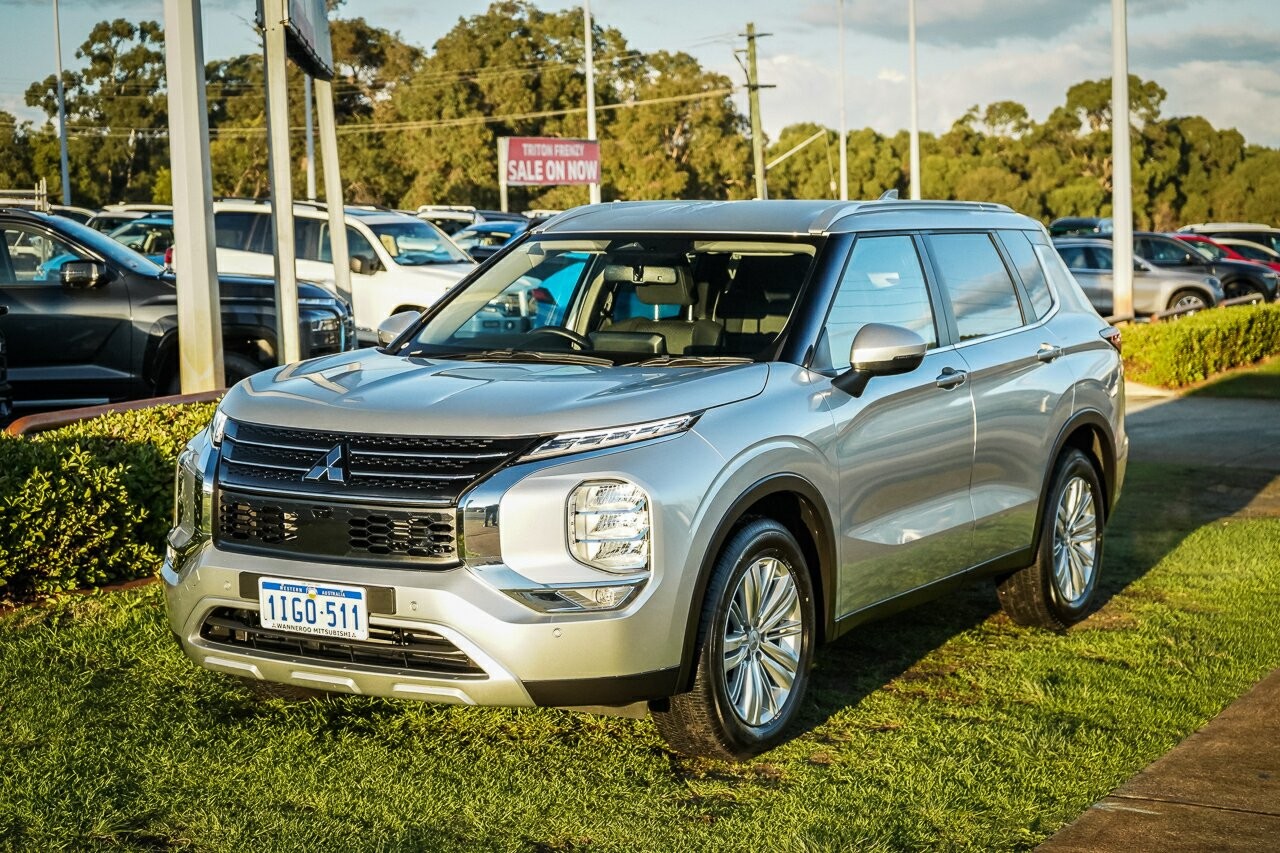 Mitsubishi Outlander image 4