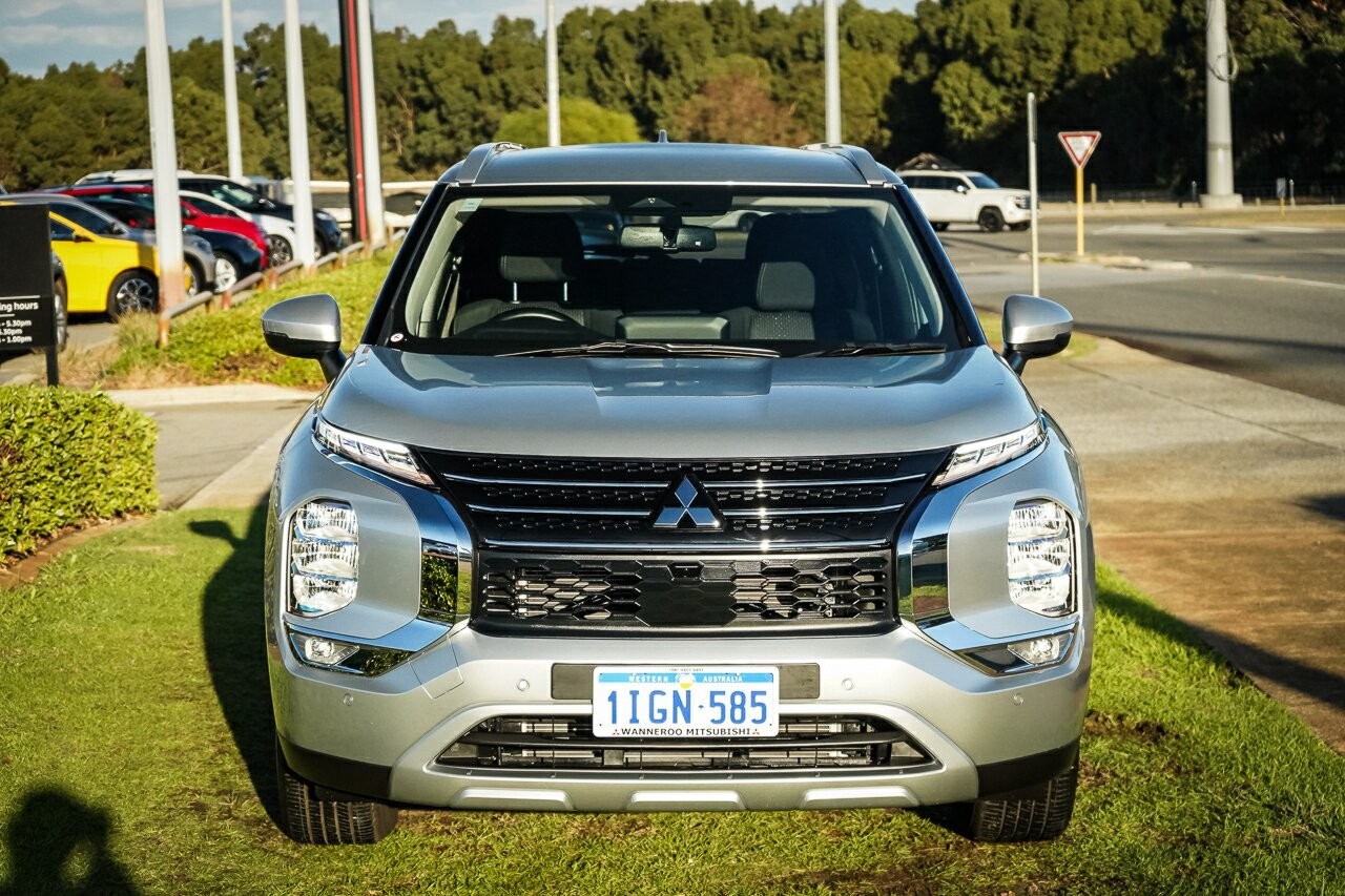 Mitsubishi Outlander image 3