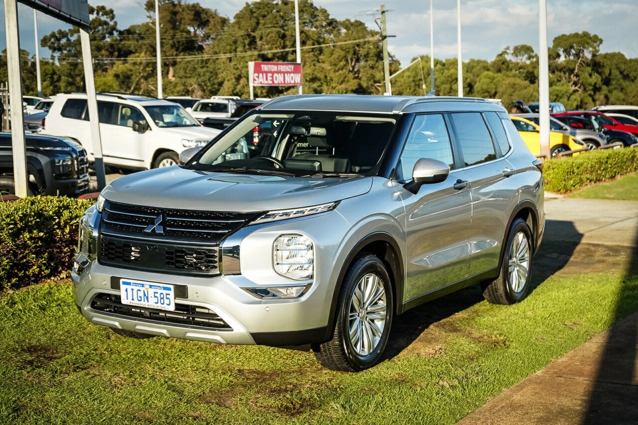 Mitsubishi Outlander image 4
