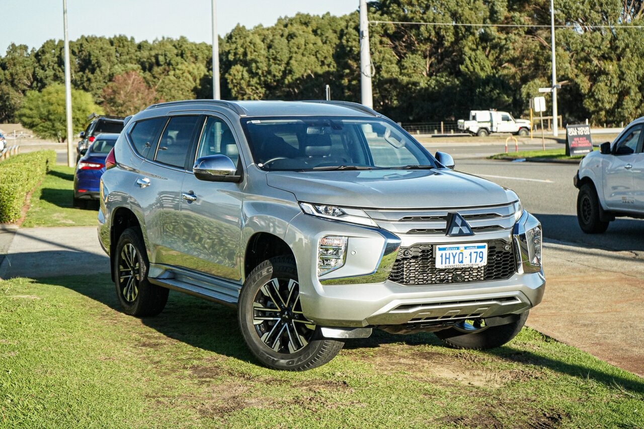Mitsubishi Pajero Sport image 1