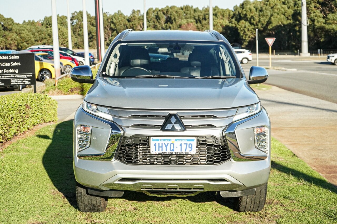 Mitsubishi Pajero Sport image 2