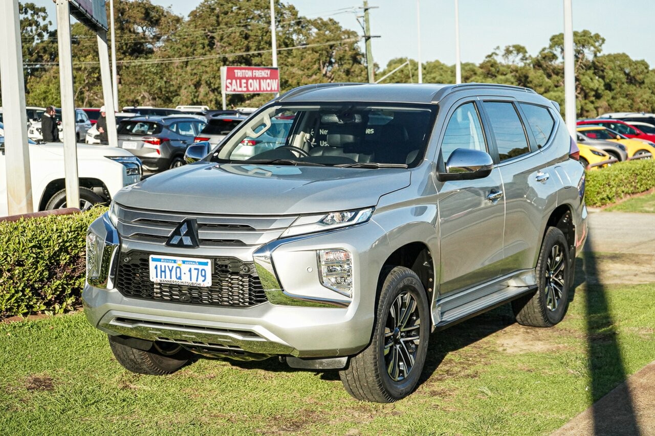 Mitsubishi Pajero Sport image 3