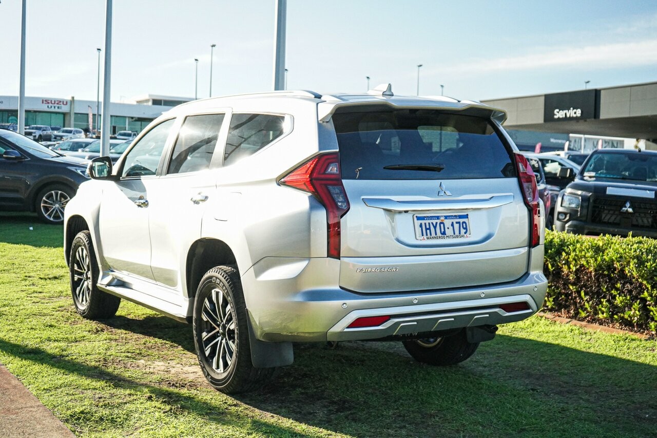 Mitsubishi Pajero Sport image 4