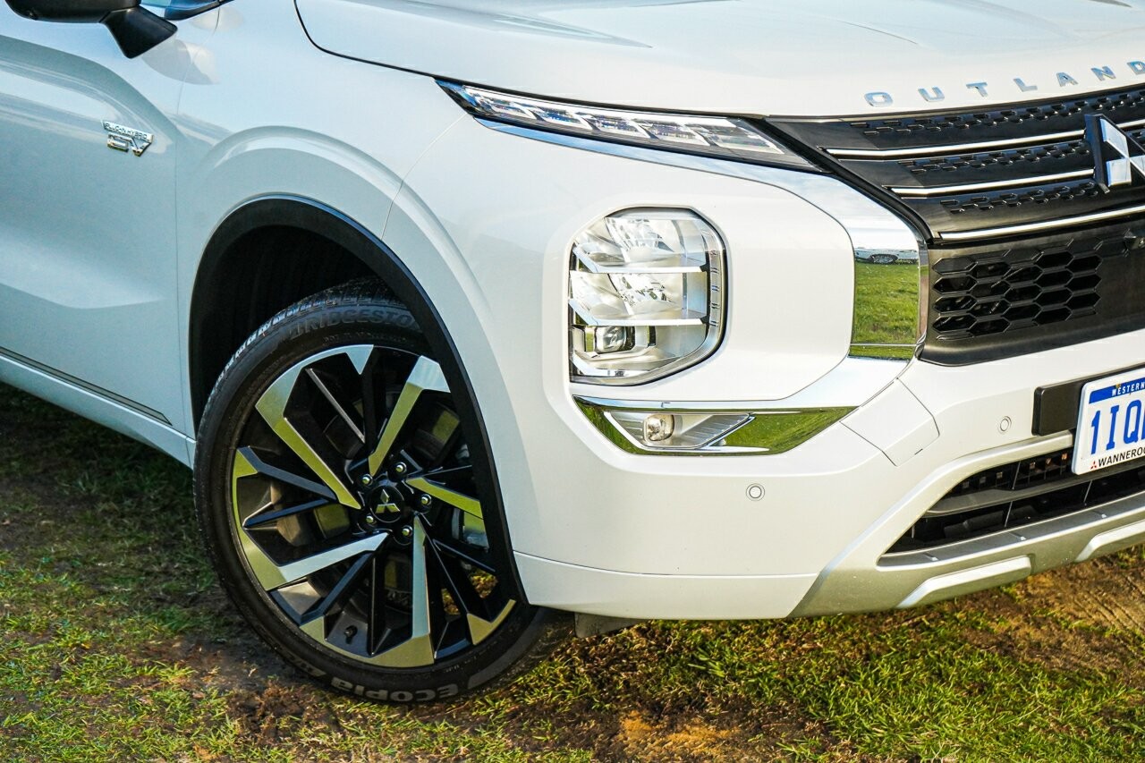 Mitsubishi Outlander image 2