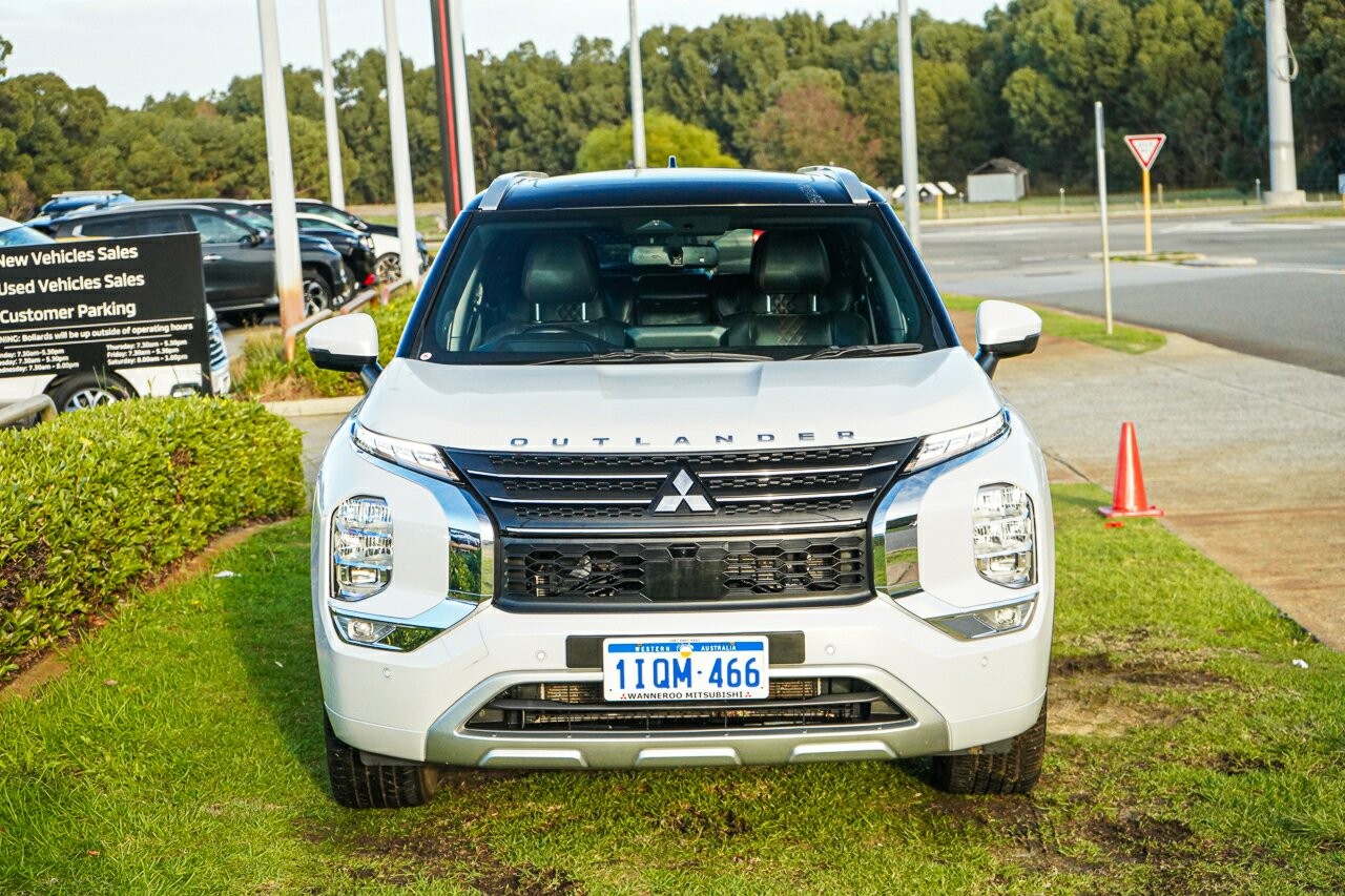 Mitsubishi Outlander image 3
