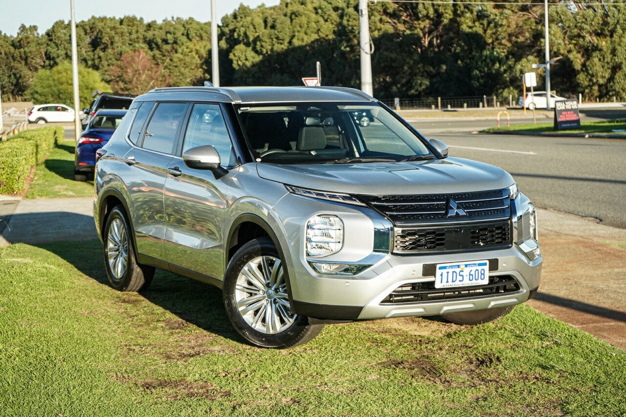 Mitsubishi Outlander image 1