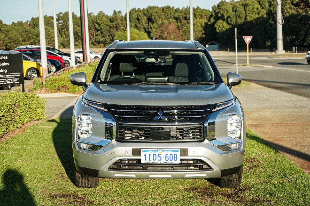 Mitsubishi Outlander image 3