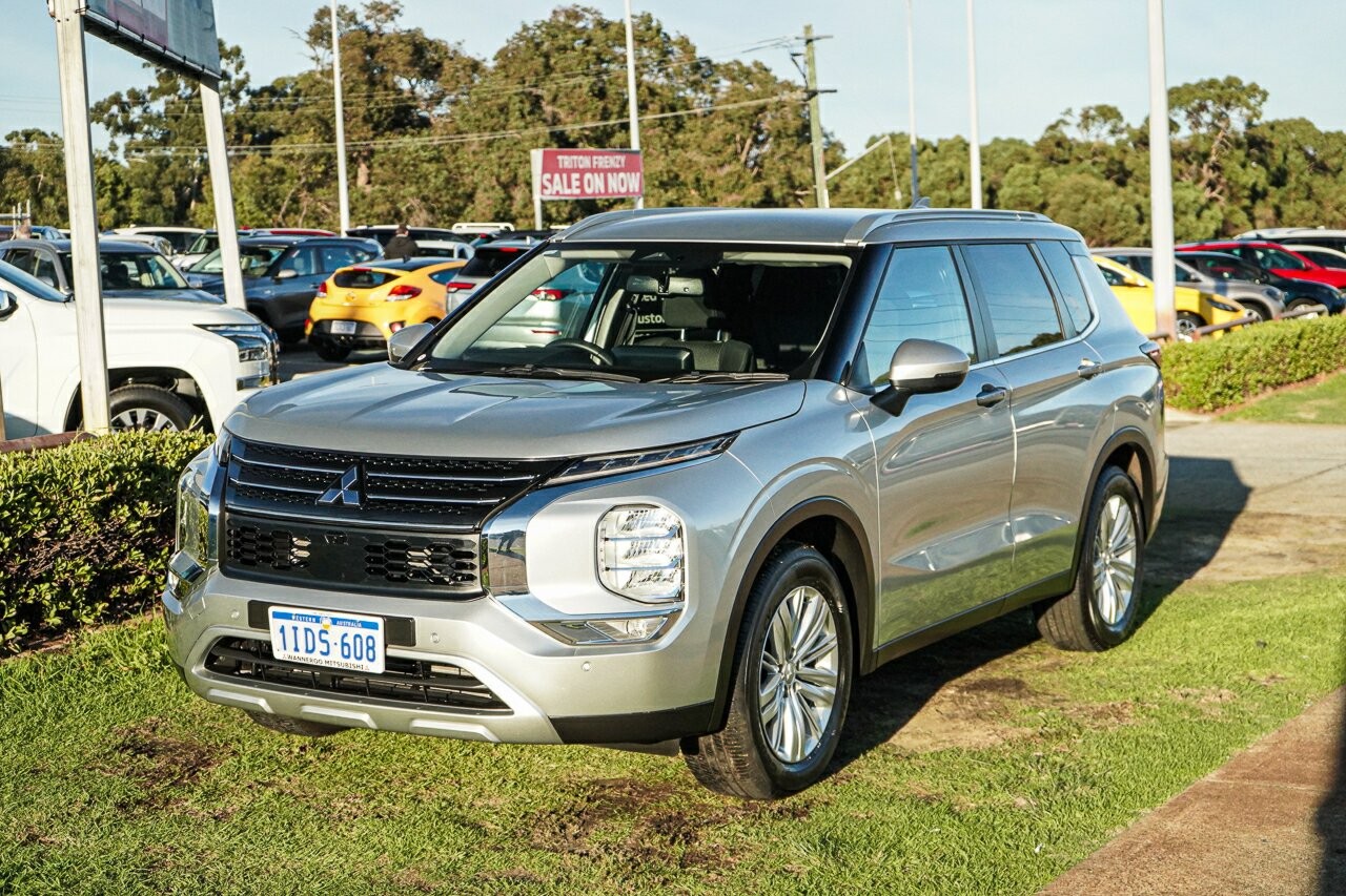 Mitsubishi Outlander image 4