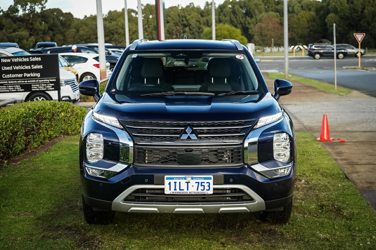Mitsubishi Outlander image 2