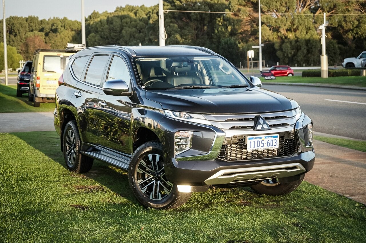 Mitsubishi Pajero Sport image 1