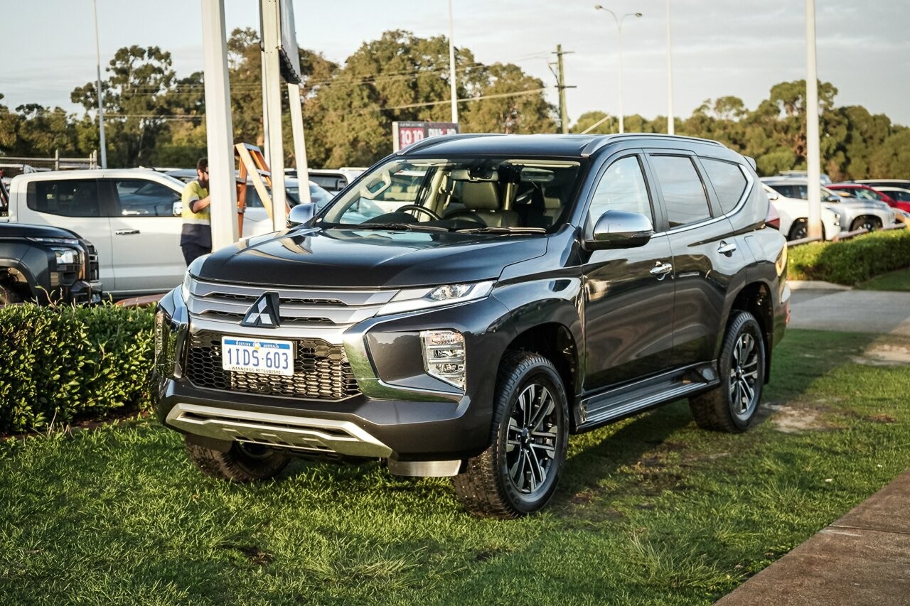 Mitsubishi Pajero Sport image 4