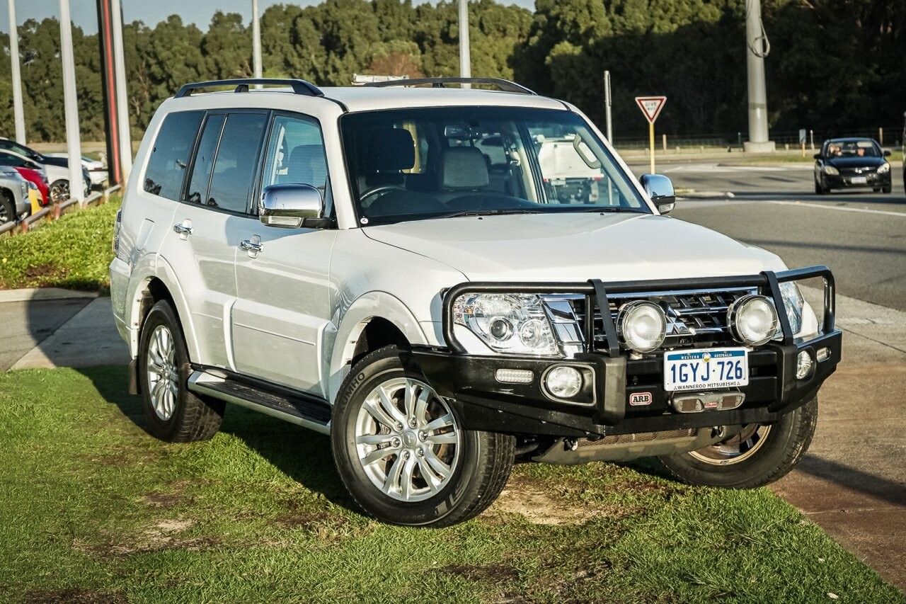 Mitsubishi Pajero Sport image 1