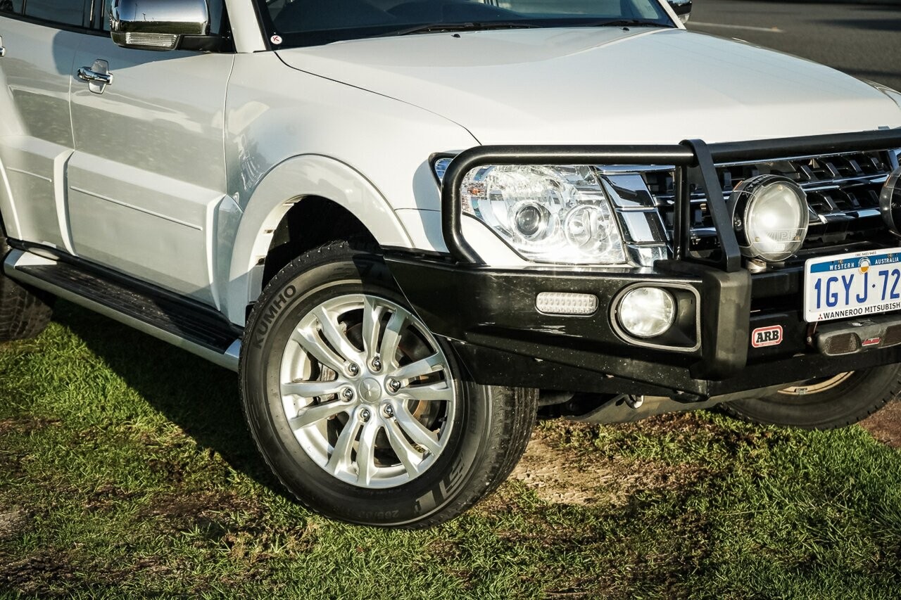 Mitsubishi Pajero Sport image 2