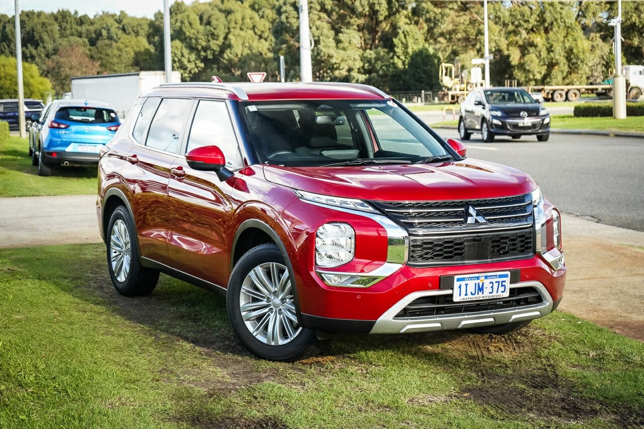 Mitsubishi Outlander image 1