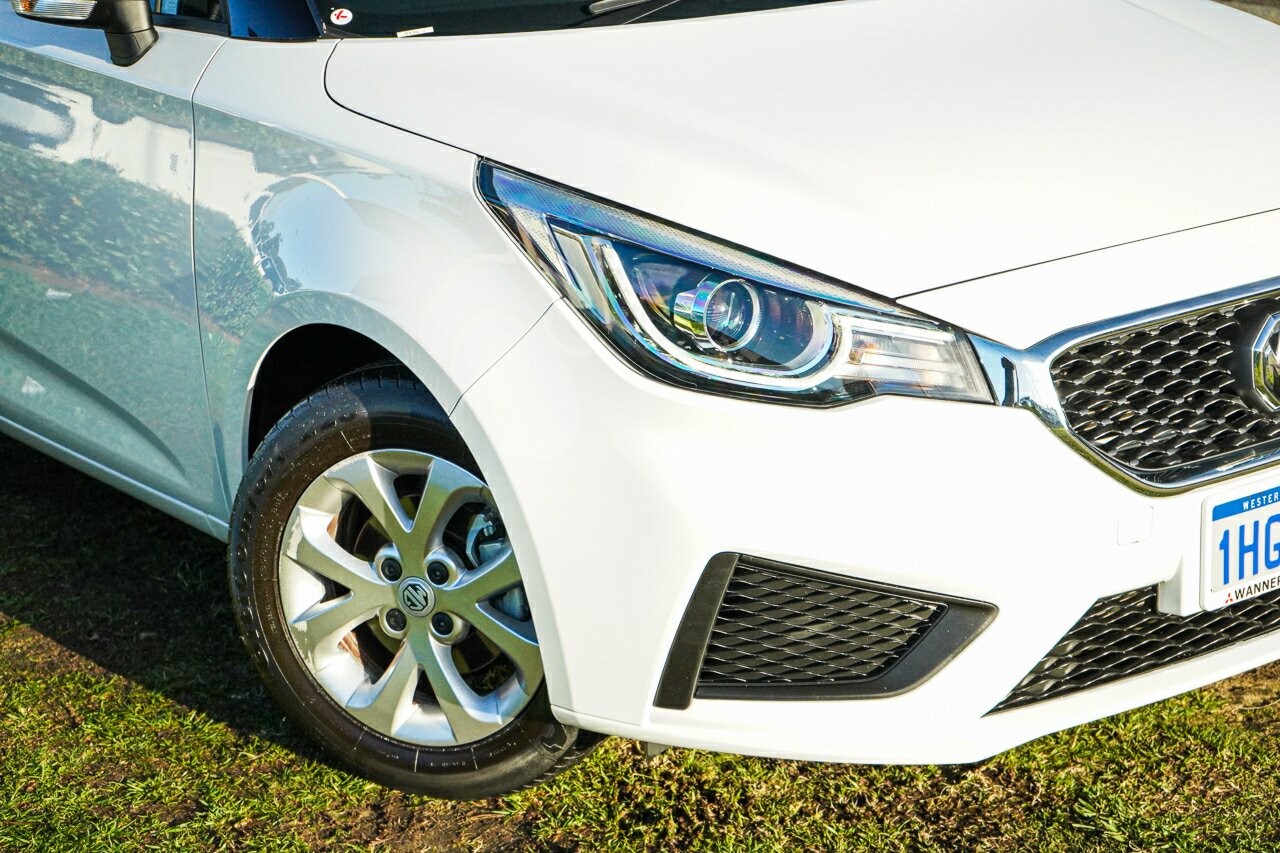 MG Mg3 image 2