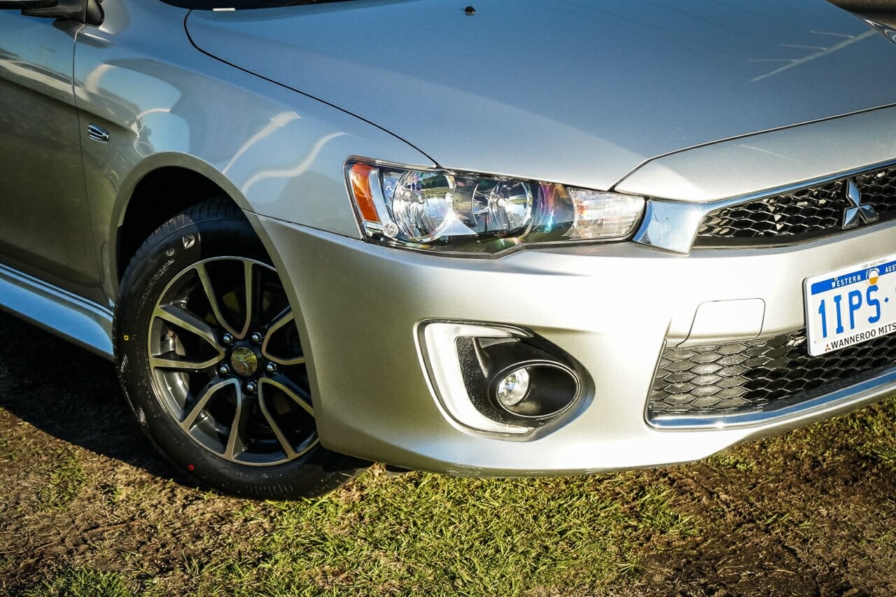 Mitsubishi Lancer image 2