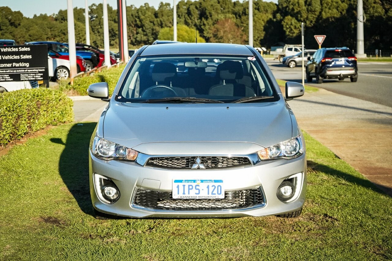 Mitsubishi Lancer image 3