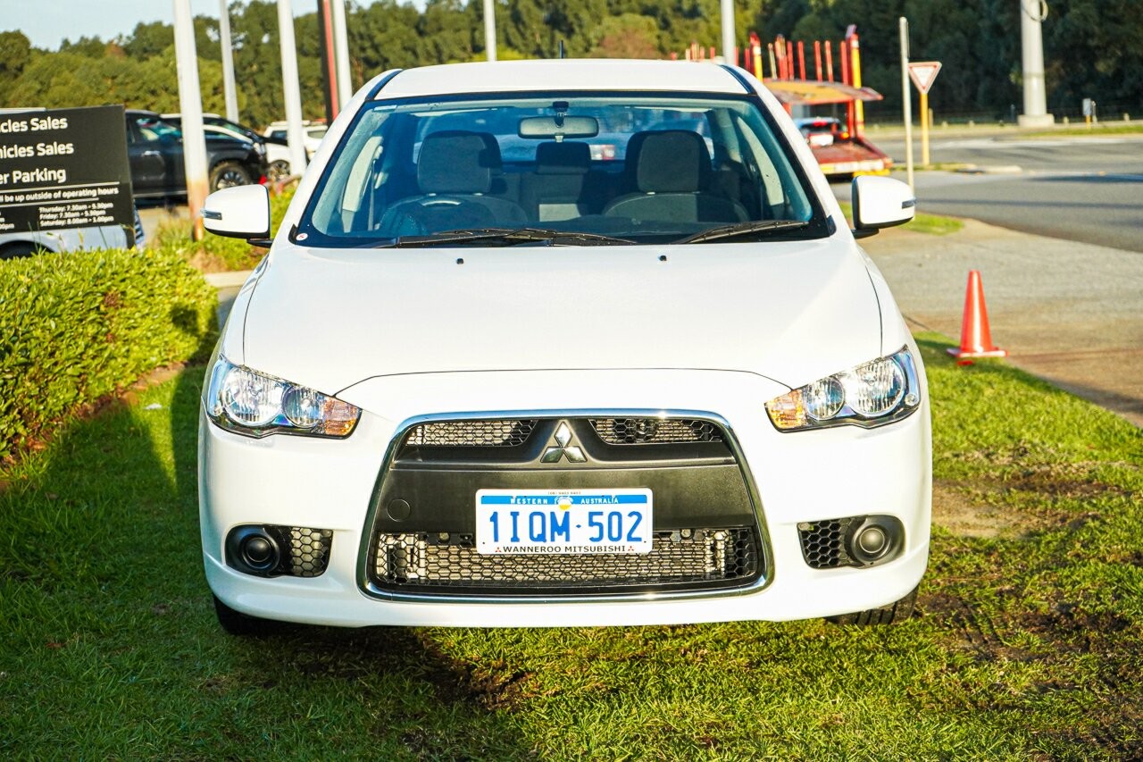 Mitsubishi Lancer image 3