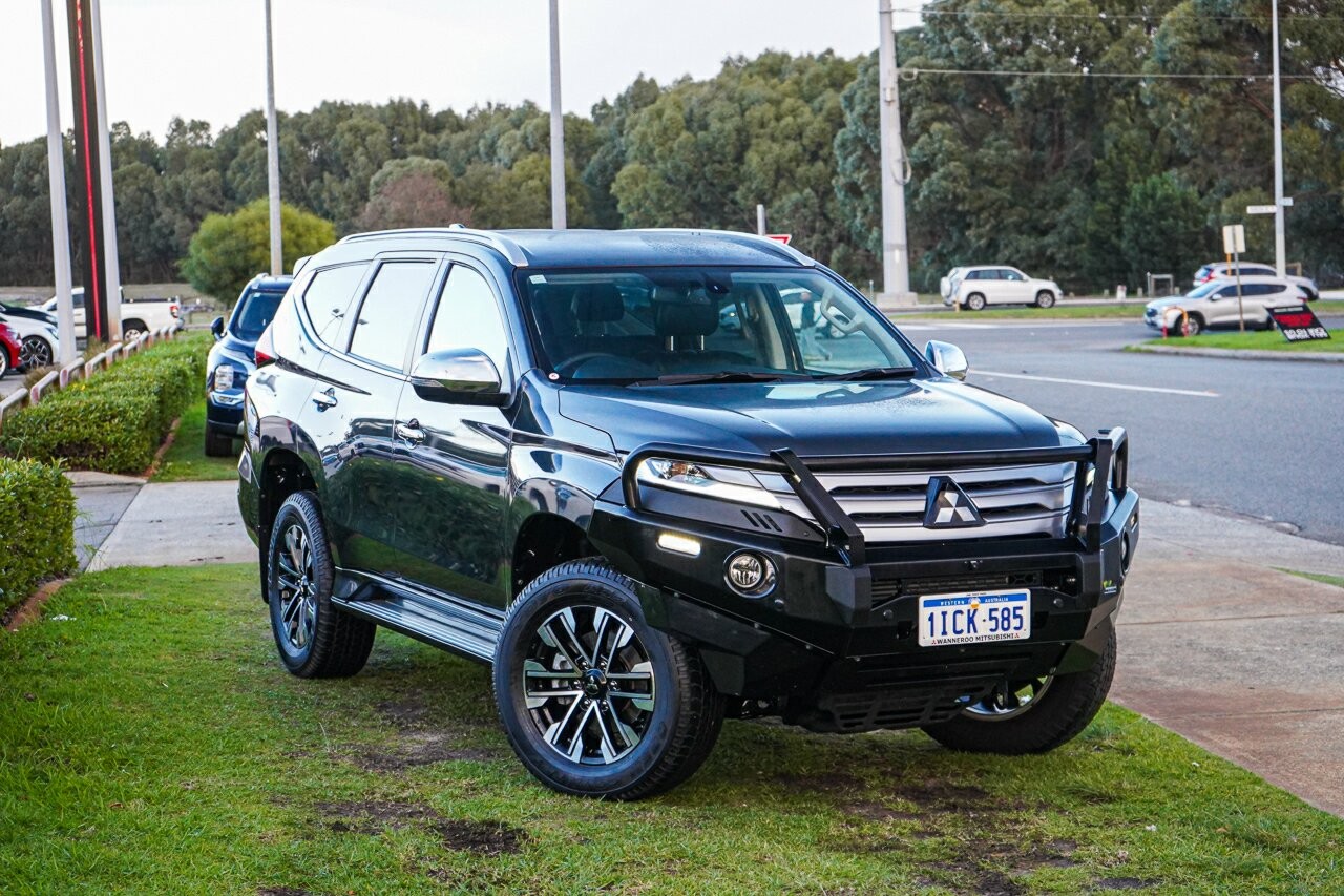 Mitsubishi Pajero Sport image 1