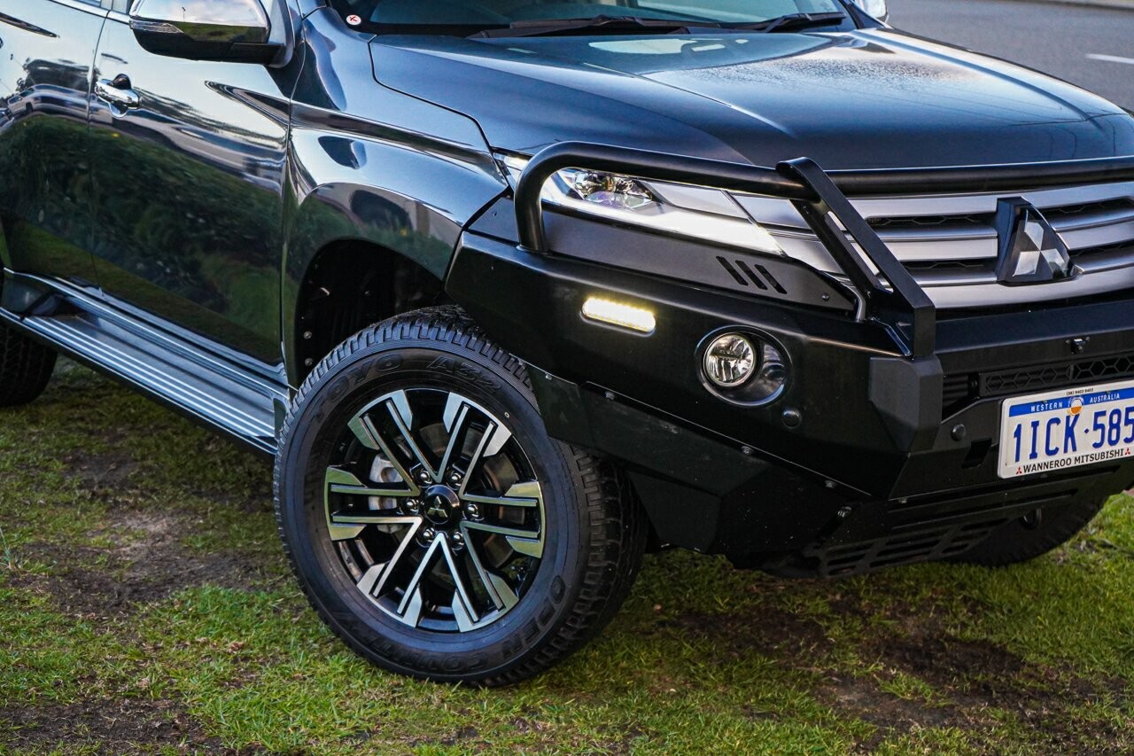 Mitsubishi Pajero Sport image 2