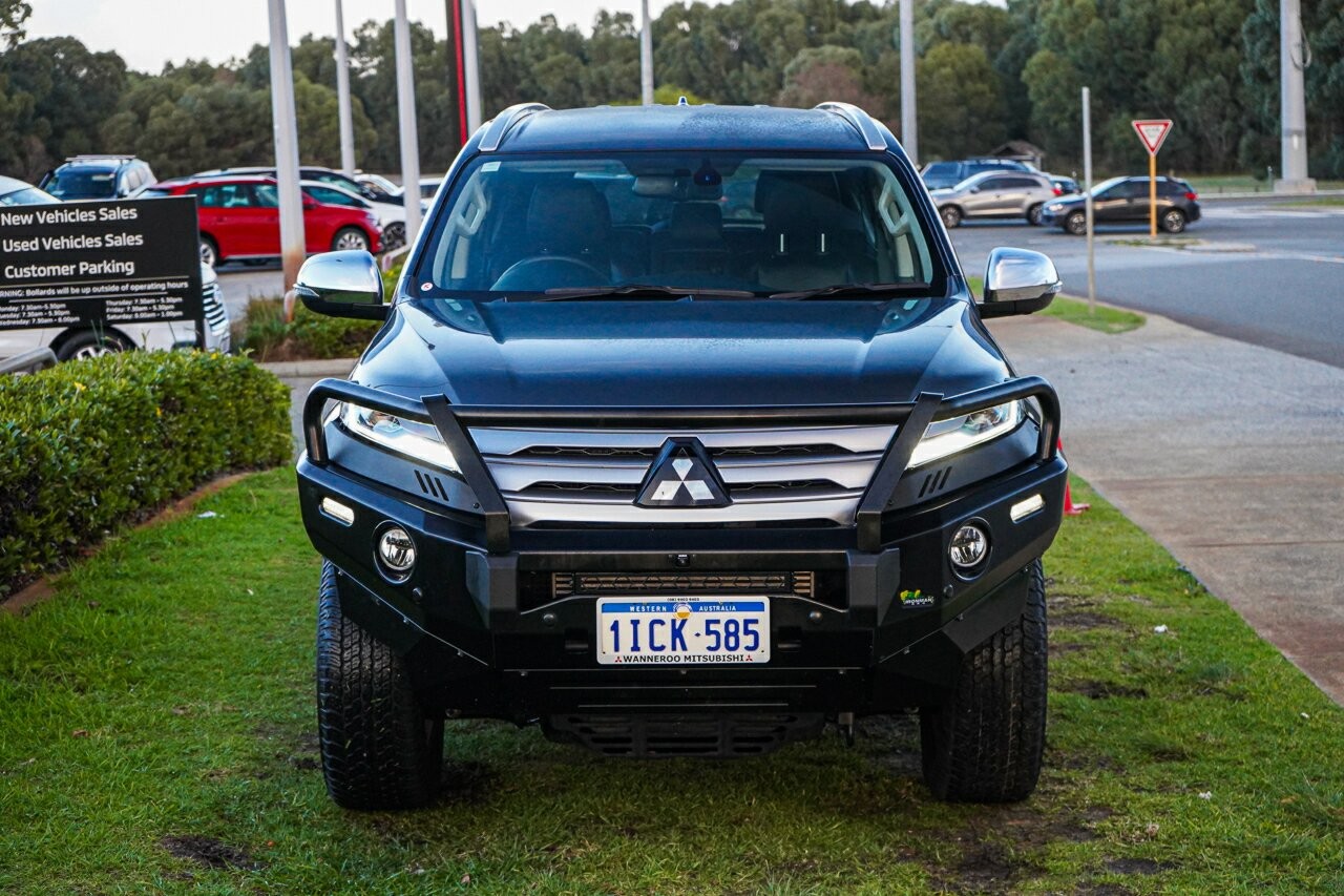 Mitsubishi Pajero Sport image 3
