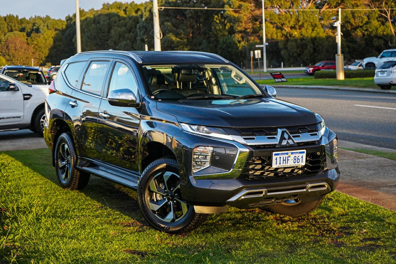 Mitsubishi Pajero Sport image 1