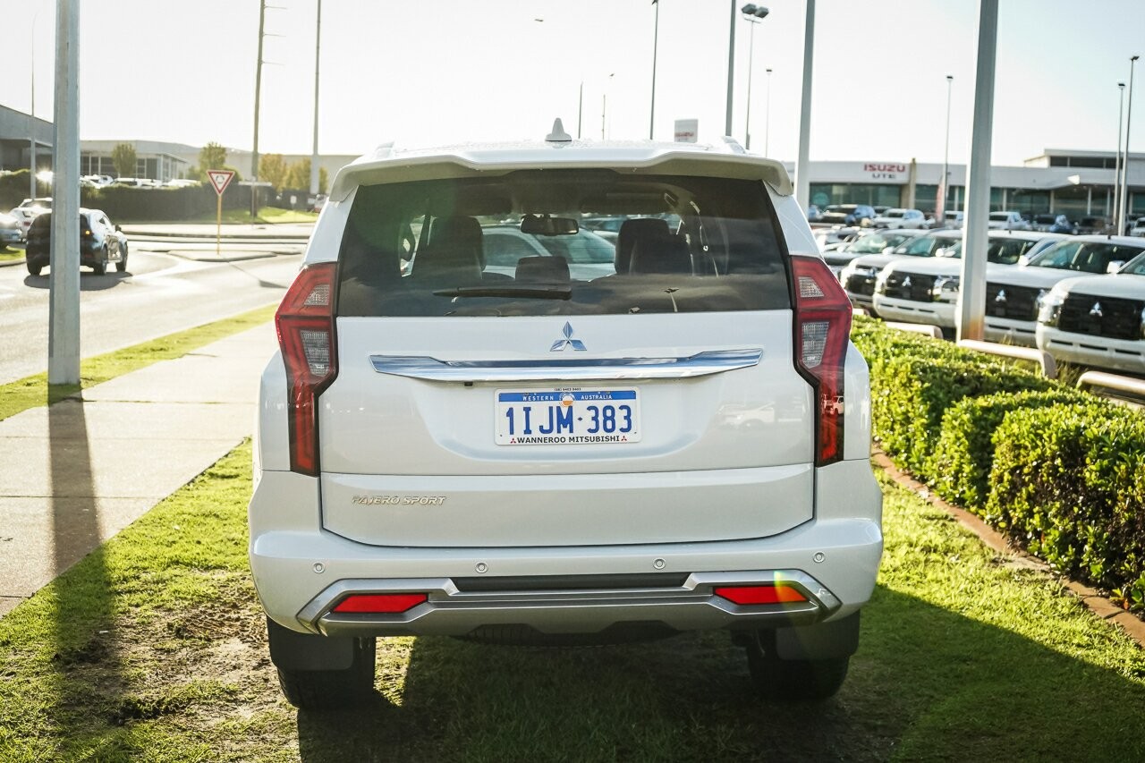 Mitsubishi Pajero Sport image 4