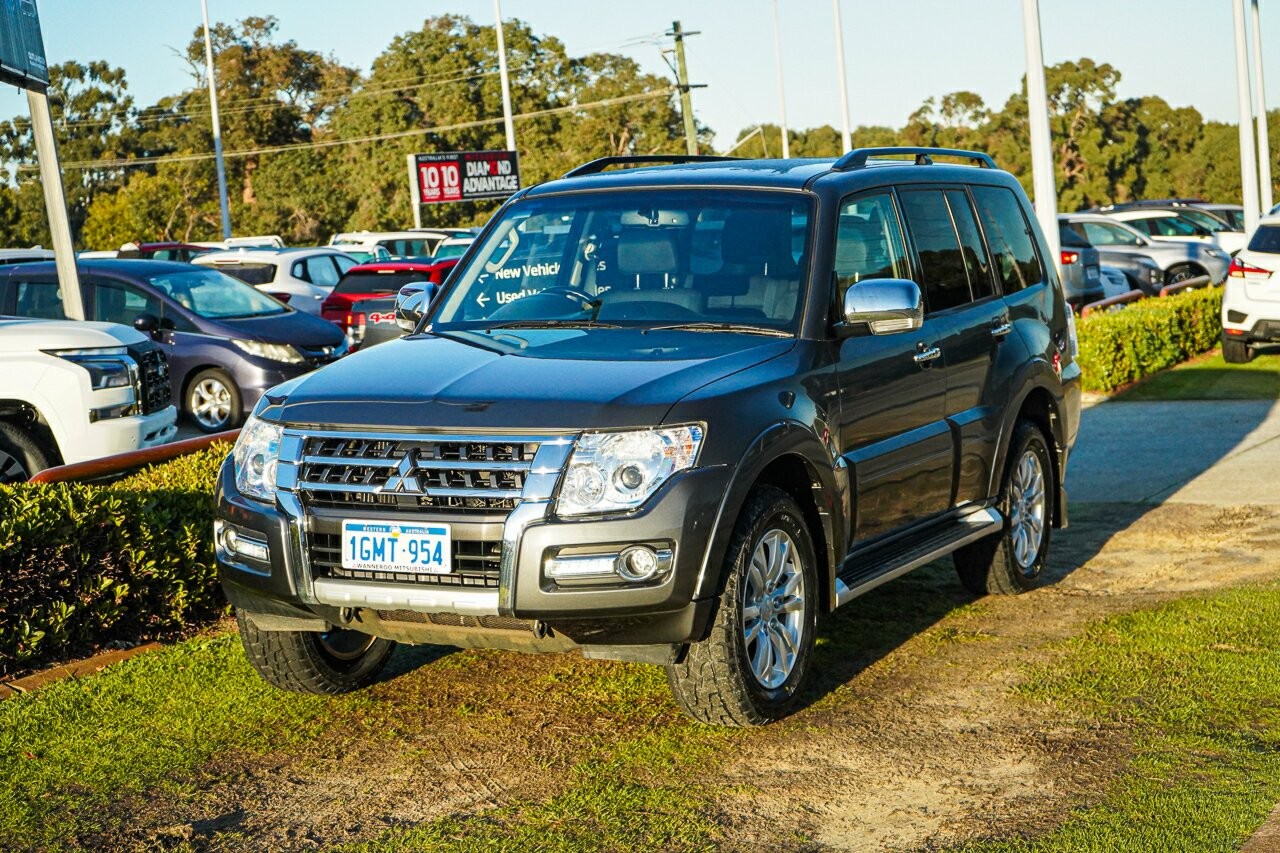 Mitsubishi Pajero image 2