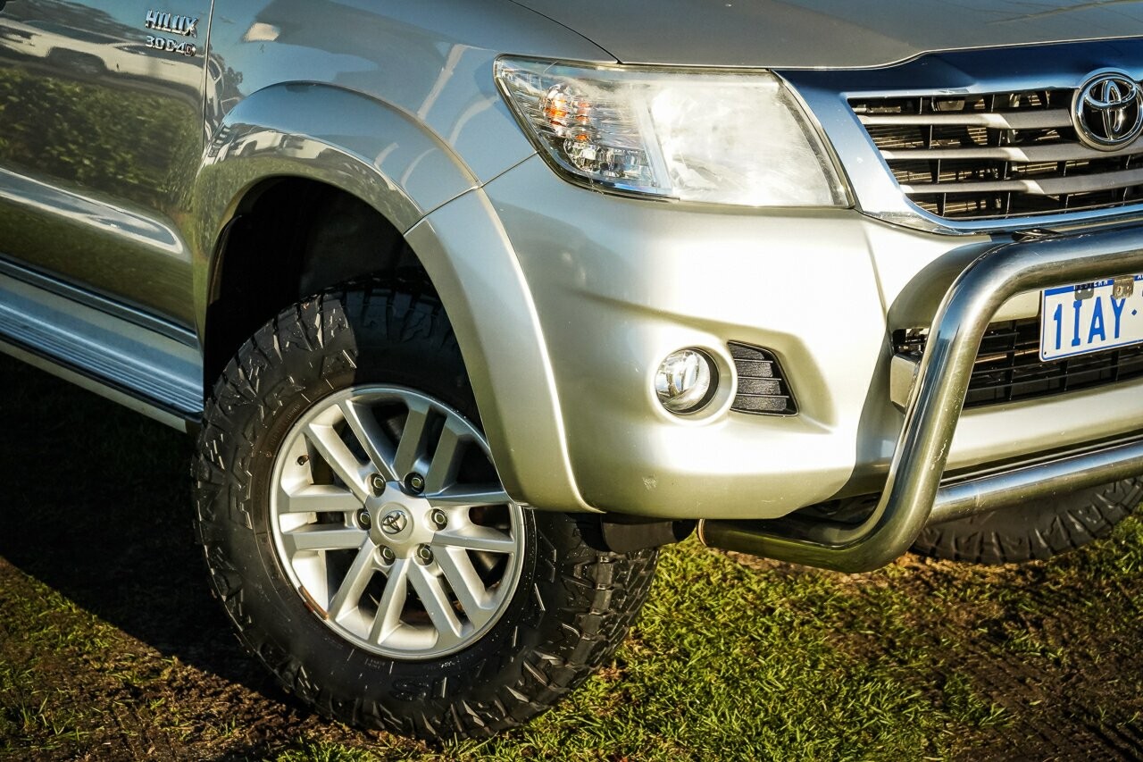 Toyota Hilux image 2
