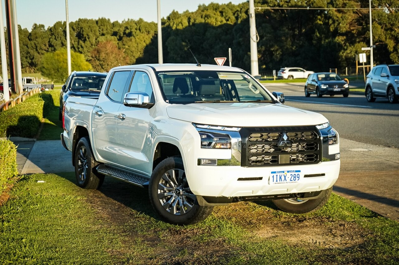 Mitsubishi Triton image 1