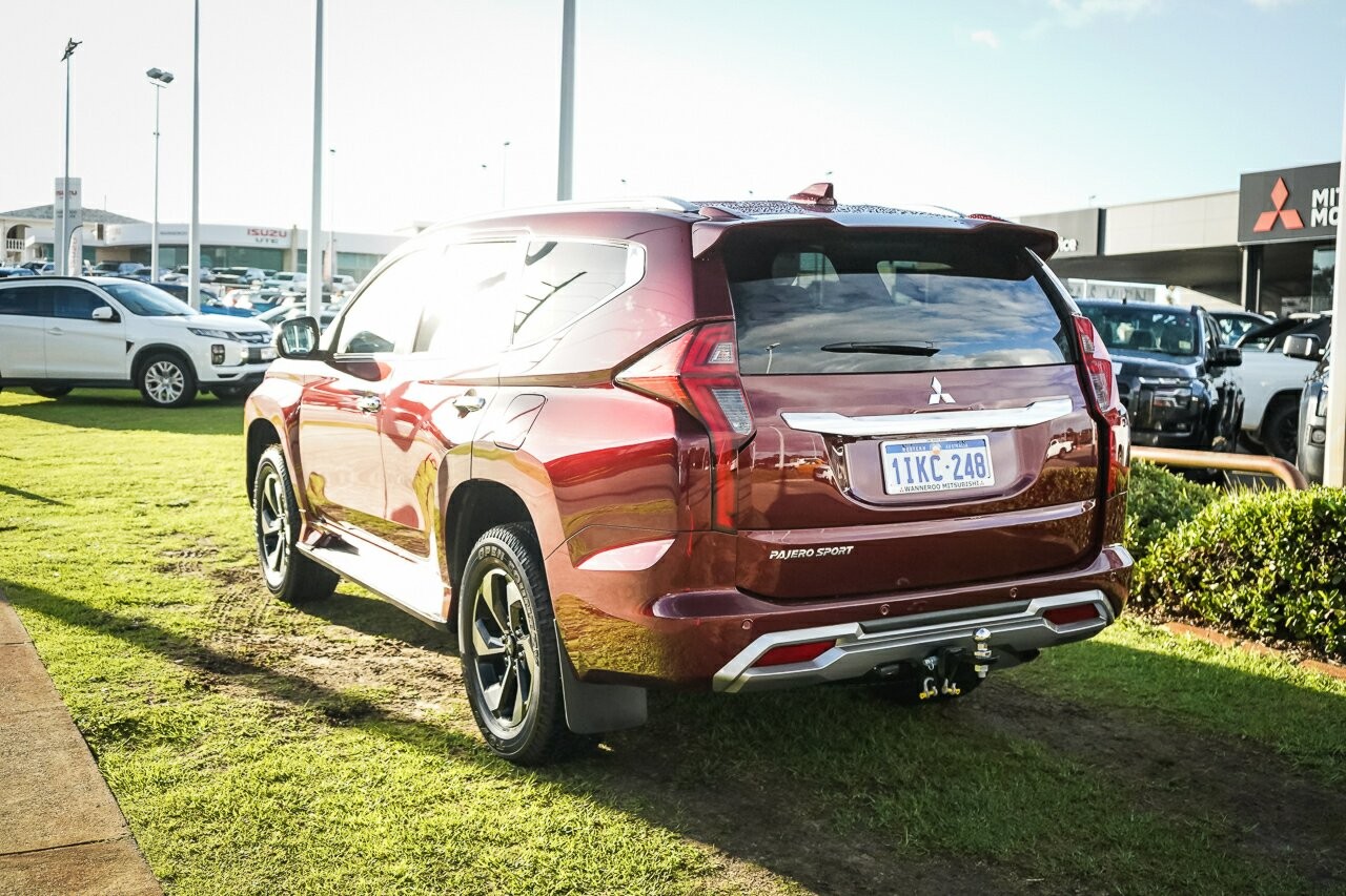 Mitsubishi Pajero Sport image 3