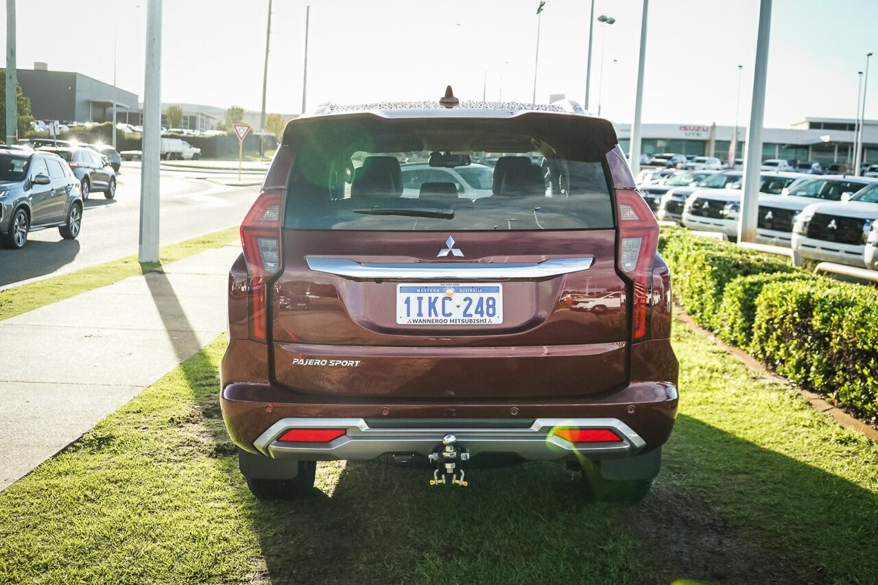 Mitsubishi Pajero Sport image 4
