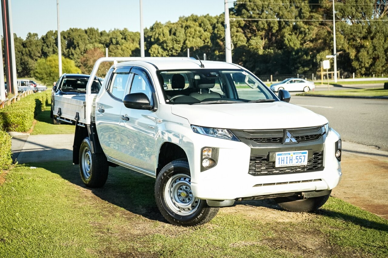 Mitsubishi Triton image 1