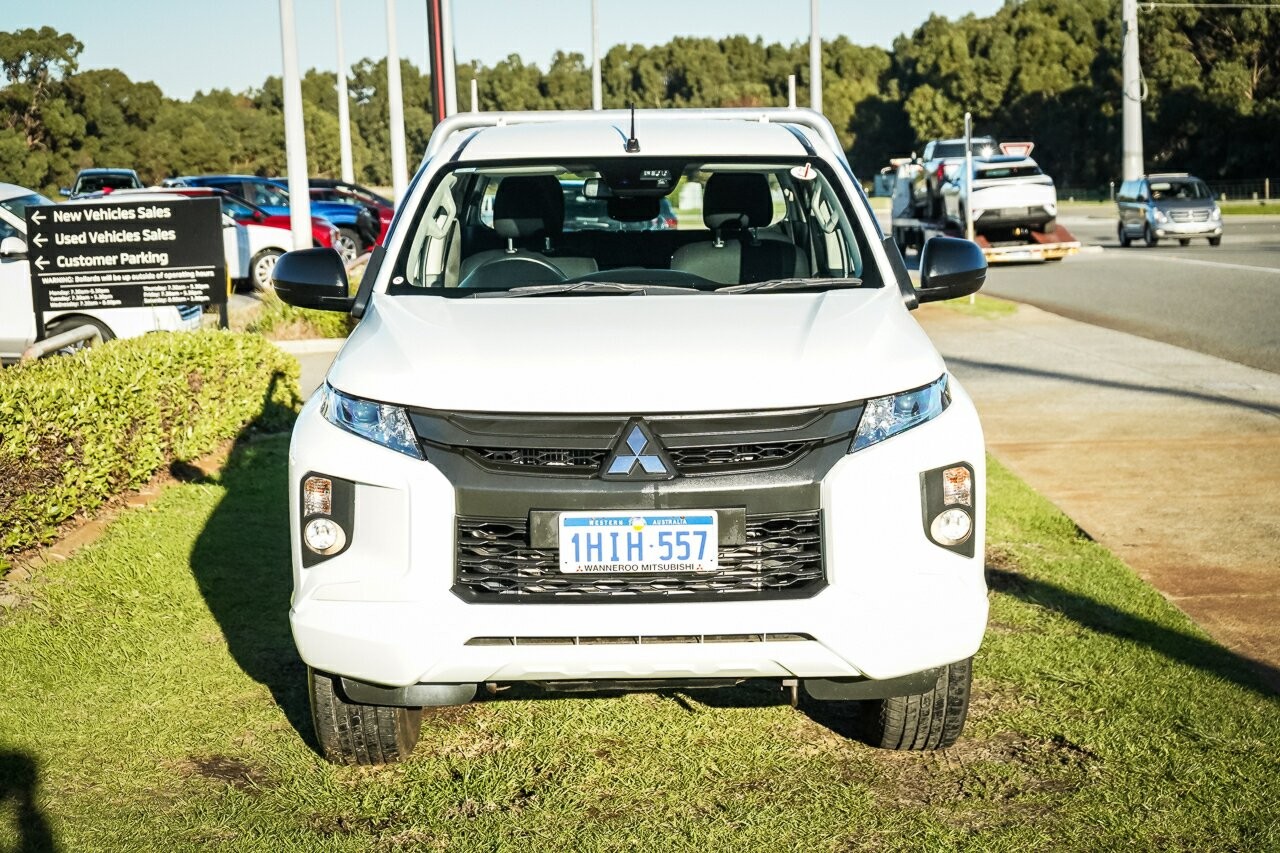 Mitsubishi Triton image 3