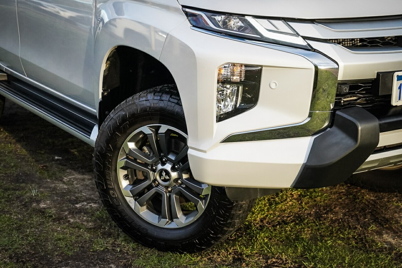 Mitsubishi Triton image 2